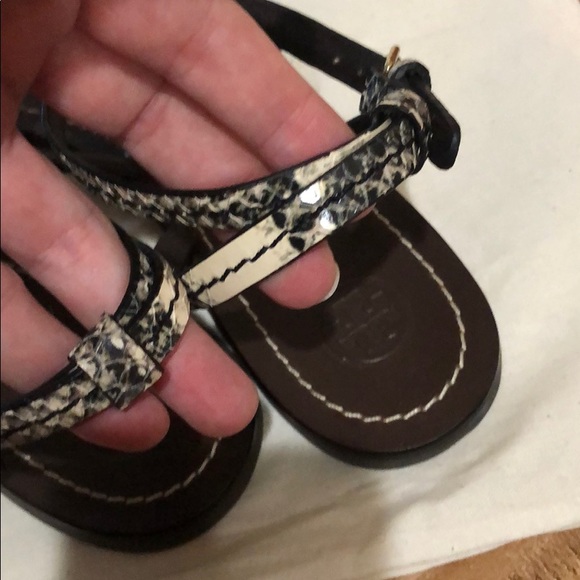 Tory Burch chandler snake embossed flat sandal - Picture 5 of 7